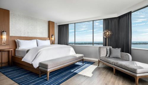 Luxury Studio Suite with Lake View