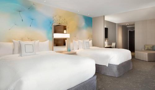Studio with Two Queen Beds, Roll-In Shower and Sofa Bed - Mobility Access/Hearing Accessible