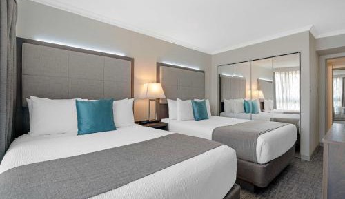Family Suite with Kitchenette and electric fireplace - Non-Smoking