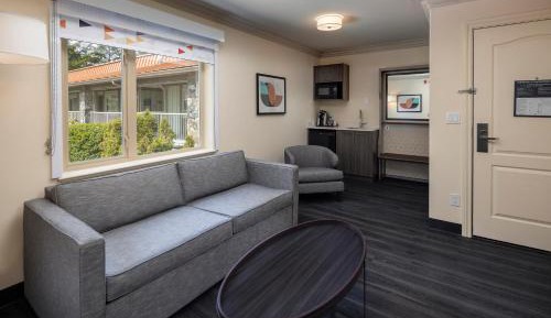 One-Bedroom Suite with Sofa Bed
