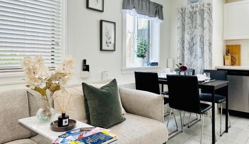Deluxe Queen Suite