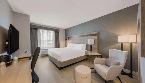 King Room with Mobility Accessible Tub