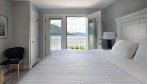 King Room with Balcony and Lake View