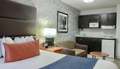 Queen Room with Sofa Bed - Non-Smoking