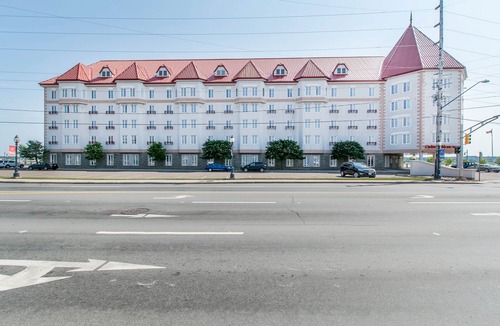 Moncton Hotel | Chateau Moncton Trademark Collection by Wyndham
