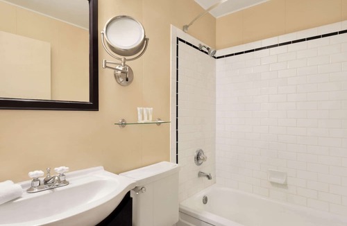 City Centre Hotel | The Plaza Hotel, Trademark Collection by Wyndham