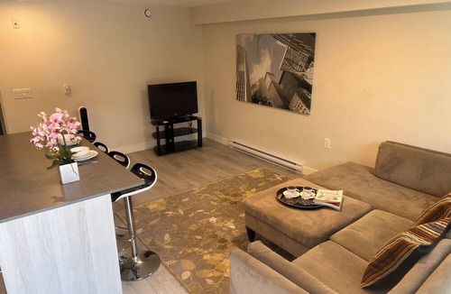 Grandview-Woodland Apartment | Cozy 1 Bed, 1 Bath in Hastings Sunrise – Just a Short Walk to PNE!