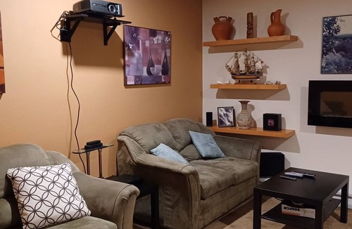 Port Moody Apartment | Quiet apartment in beautiful Port Moody