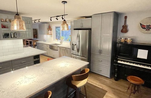 Lower Mission House | Okanagan Cottage Oasis with Large Pool!!