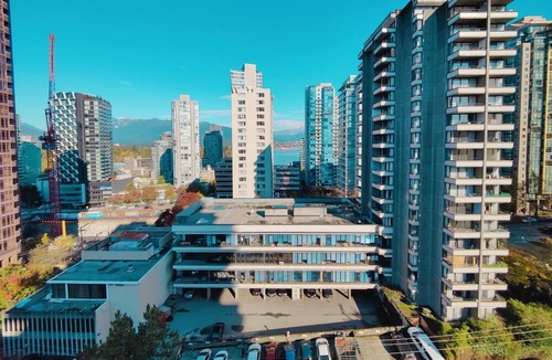 Coal Harbour Apartment | Divya Sutra Suites - One Bedroom Apartment with Harbour View!