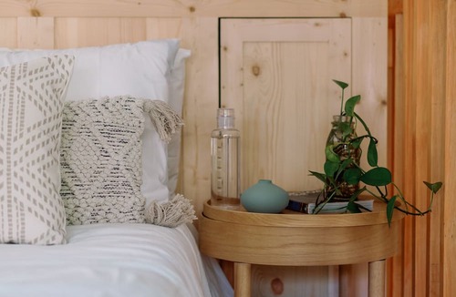 Shawnigan Lake Cabin | Relaxing Cabin Retreat, next to NYÜBU Spa