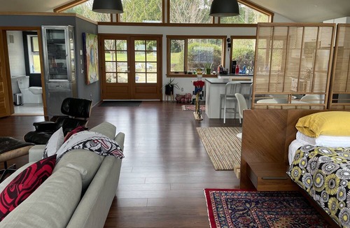 Salt Spring Island Apartment | Cozy Barn Loft