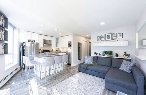 Crosstown Apartment | Paradise City - Skyline Hot Tub
