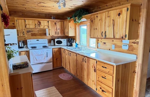 Montague House | Cedarway Riverview Lodge-by Brudenell River overseeing golf course