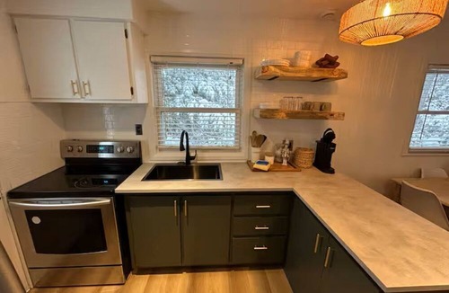 Innisfil Cottage | Secluded Forest Haven | Hot Tub | 5 Min to Beach