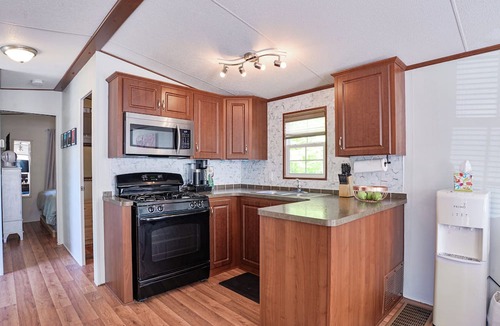 Washago Cabin | Resort Getaway - Muskoka (Severn Bridge)- Sleeps 6