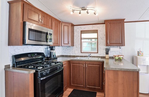 Washago Cabin | Resort Getaway - Muskoka (Severn Bridge)- Sleeps 6