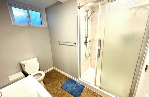 Sudbury House | Basement Queen Bedroom-E（Private Room，Shared Bathroom）
