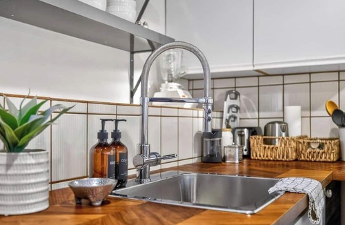 Sunset House | Cozy 3BR Retreat | Near Airport & DT Vancouver