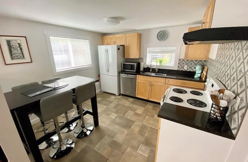 Saanich West Apartment | Sims Suite