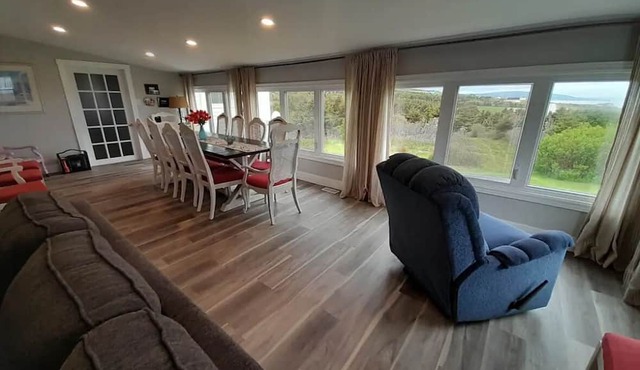 Renovated home with beautiful views of the sunset / dog friendly
