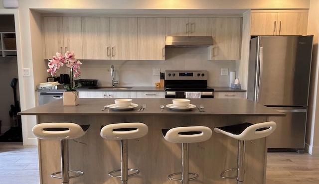 Cozy 1 Bed, 1 Bath in Hastings Sunrise – Just a Short Walk to PNE!