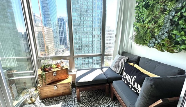 Over 30 Days -Pet Friendly 2B&2B Urban Style Condo near Harbor w/Free Parking