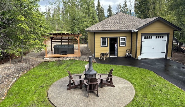 Mabel Lake Getaway With Hot Tub