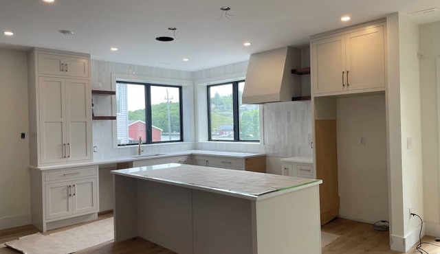 Beautiful 3 bedroom by Lake Banook!