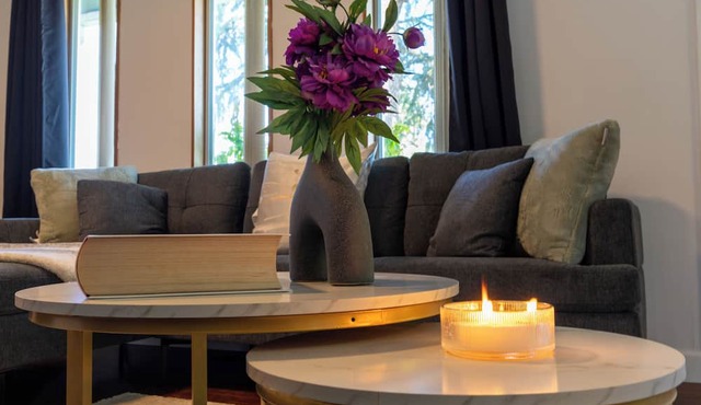 Chic Private Modern Home with All Amenities: Your Perfect Getaway!