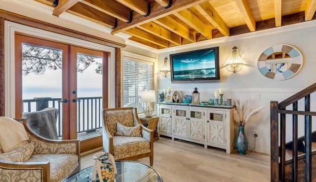 Large Modern Lakefront Cottage! Access to Boat Slip & Beach