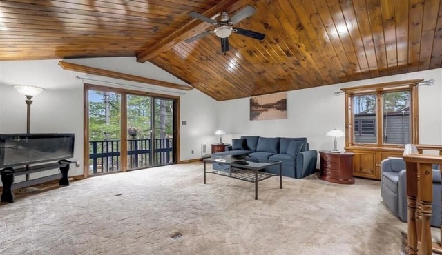 Beautiful cottage with river access in Washago