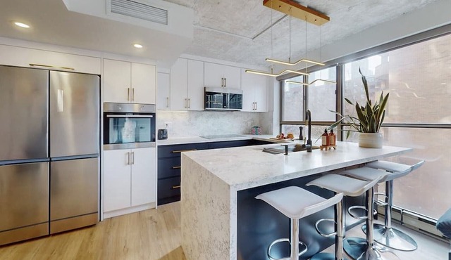 Downtown Toronto Delight: The Cozy 3-Bedroom