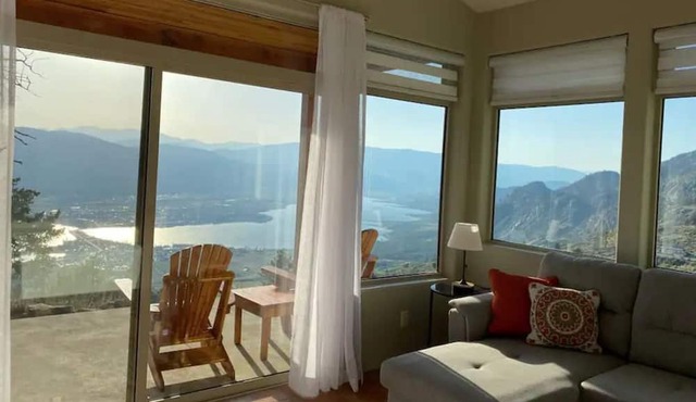 Cozy guesthouse with Osoyoos Lake view!