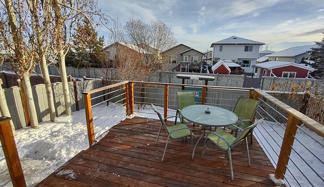 Peaceful Home Away From Home- Clean, Fully-Stocked & Pet Friendly