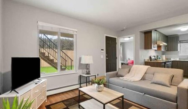 Charming 2BD guest suite, Surrey