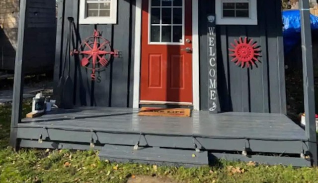 Rustic Cozy Cabin In Innisfil Across from the Lake
