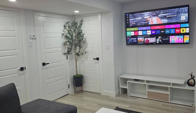 The Secord Suite Escape Fun Base Near the Mall