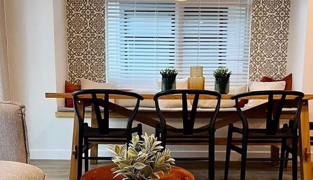 Entire Town Home | Hot Tub | Sleep 8 | Walk to the Beach | Next to Main Street