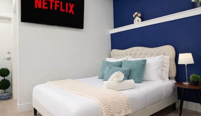 Modern 3BR Suite| 10 Min To YVR and Downtown| WiFi