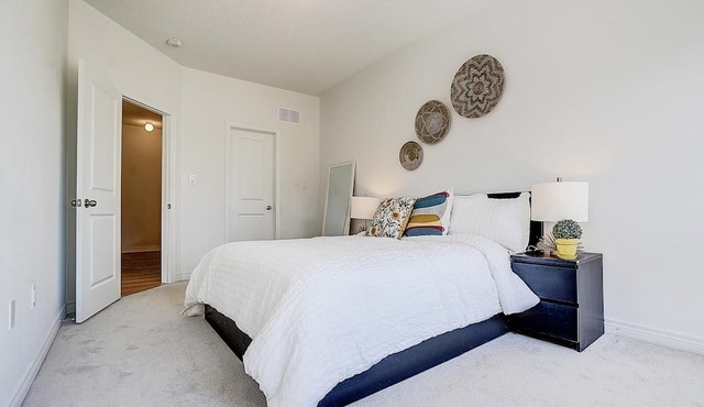 🏡 Spacious 3-Storey Ajax Home | Waterfront, GO Train & Toronto Access