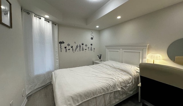 Charming 2-bedroom townhome in Toronto, Convenient, Comfortable, Cozy.