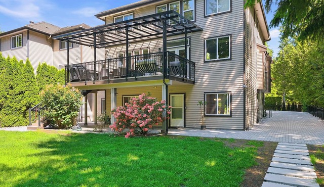 Anmore Nature Escape: Cozy 2BR Suite near Lakes