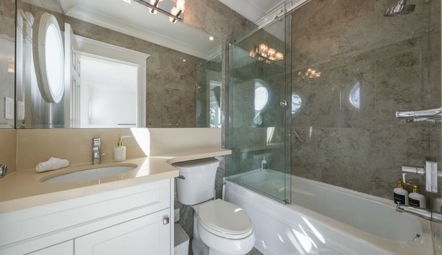 Luxury Oceanfront Villa with Panoramic Views - West Vancouver