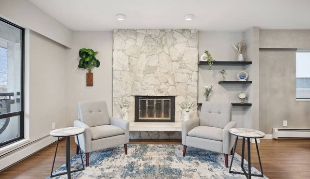 Large Multi-Family Retreat with 2 Car Garage