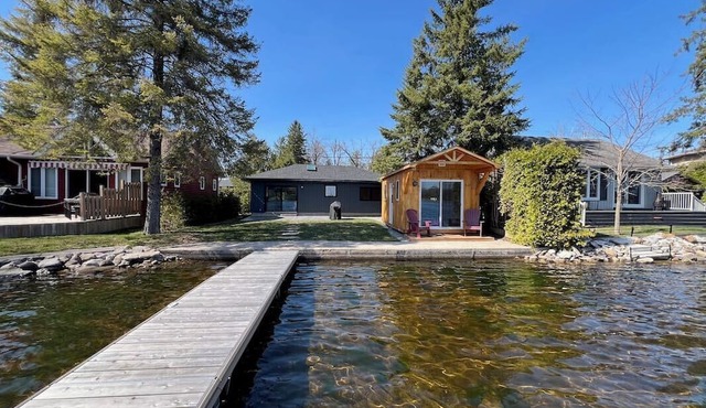 Luxury Waterfront Bungalow on Sturgeon Lake